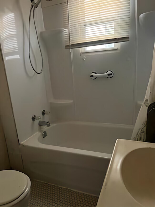 Bathroom - 727 Washington Ave