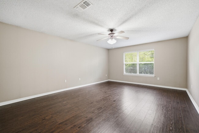 Building Photo - 2490 Pepper Dr