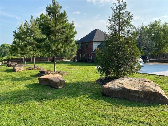 Building Photo - 6445 Dearing Rd