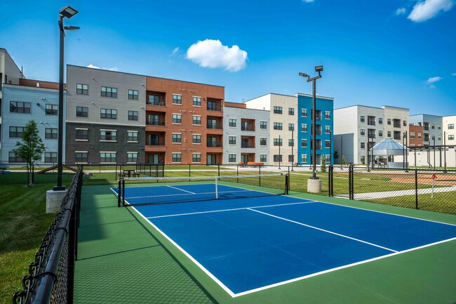 Building Photo - 2023 N Broadmoor Ave