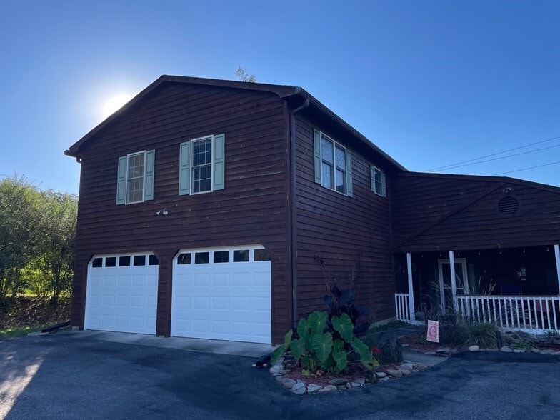 Building Photo - 2743 Rutland Rd