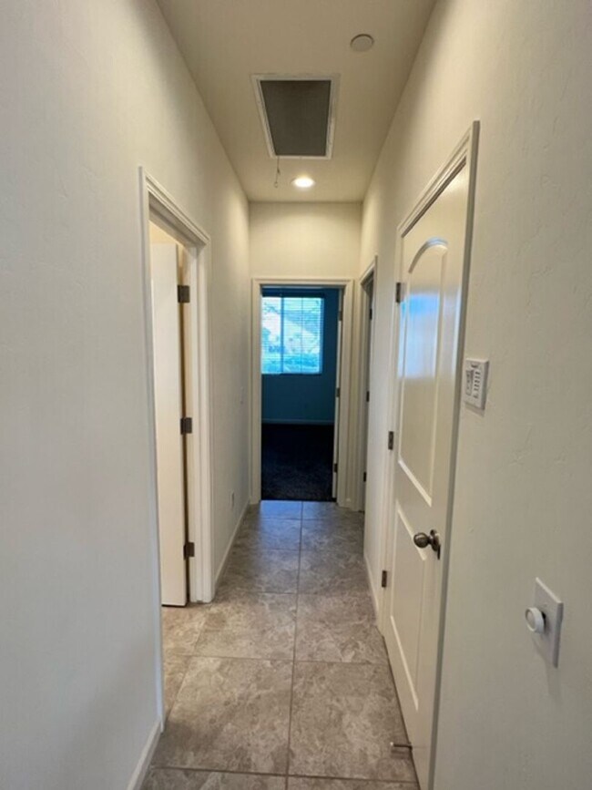 Building Photo - 3204 N Pratos Ct
