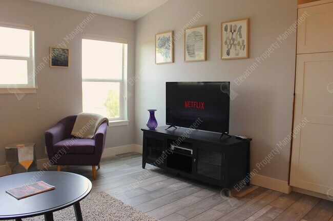 Building Photo - 2485 NW Todds Crest Dr