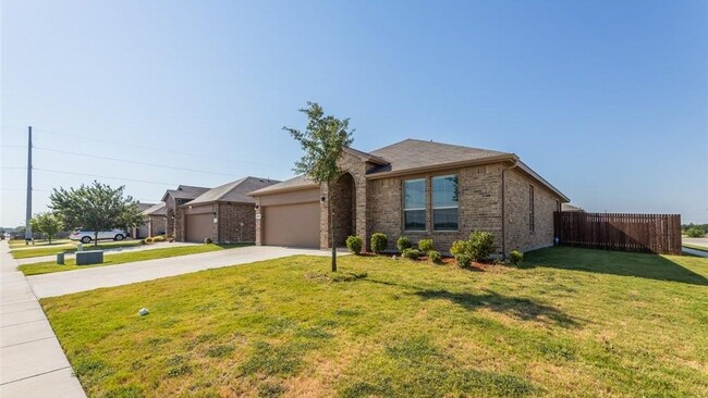 Building Photo - 1000 Meadow Scape Dr