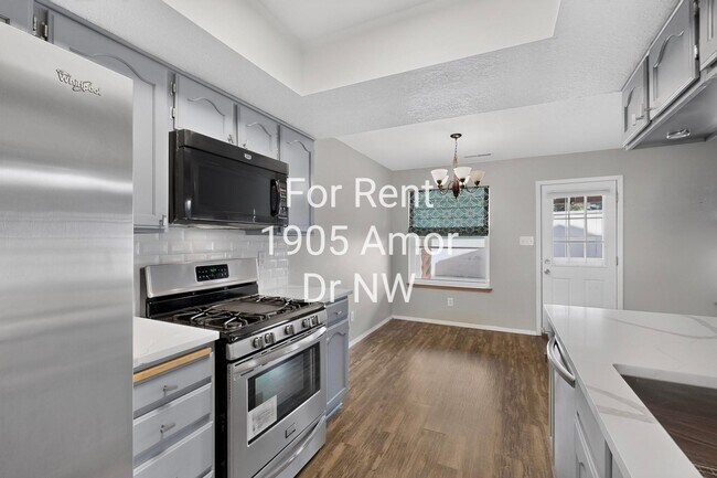Building Photo - 1905 Amor Dr NW