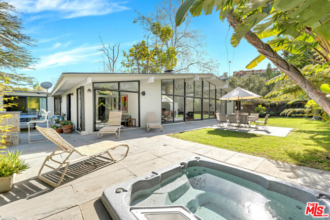 Building Photo - 30611 Las Estrellas Dr