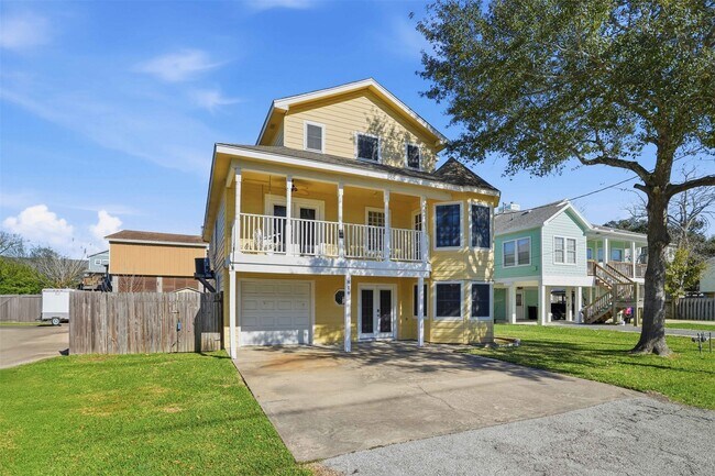 Building Photo - 818 Cedar Rd