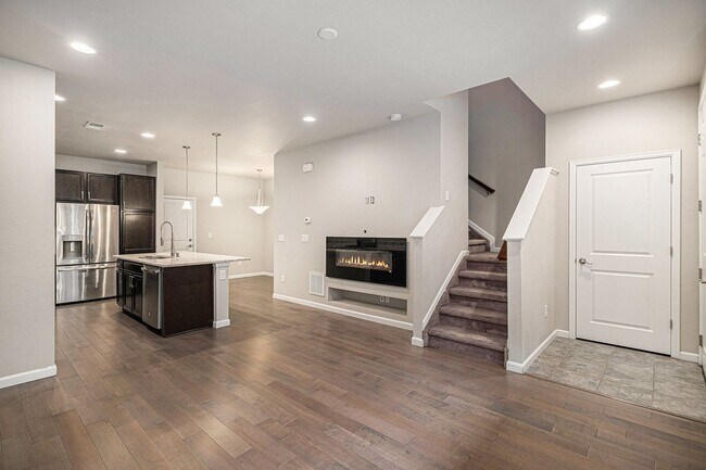 Building Photo - Stunningly Updated 3-Bedroom, 2-Bathroom T...