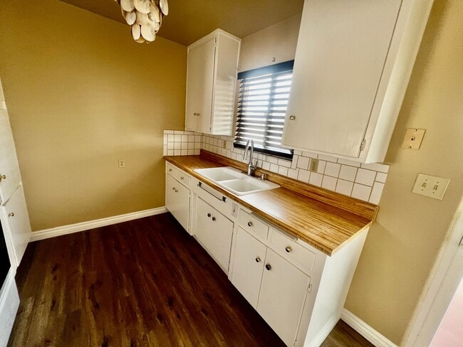 Building Photo - 6370-6370 Tamarisk Ave