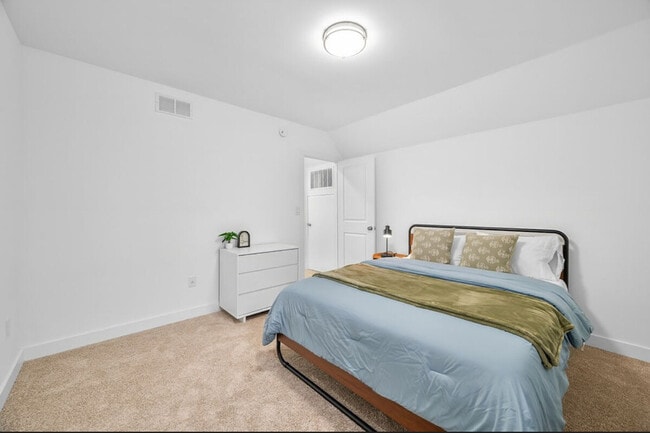 Building Photo - 1019 Central Ave