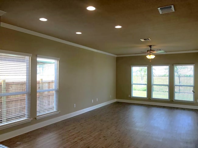 Building Photo - 613 Fair Springs Dr