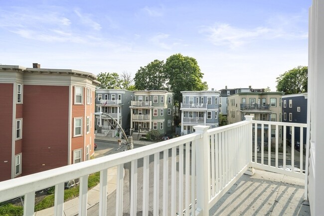Building Photo - 39 Edison Green