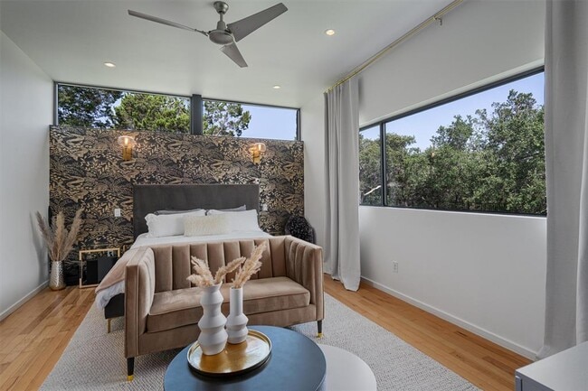 Building Photo - 1302 Socorro Dr