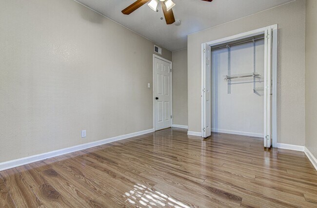 Building Photo - 1410 Kamar Dr