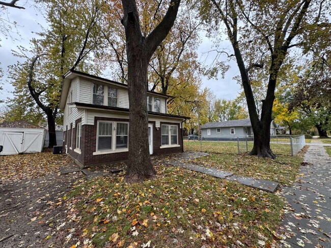 Building Photo - 2508 S 14th St