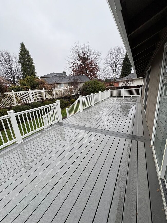 Building Photo - Beautifully Updated Single-Level Home with Fireplace & Garage
