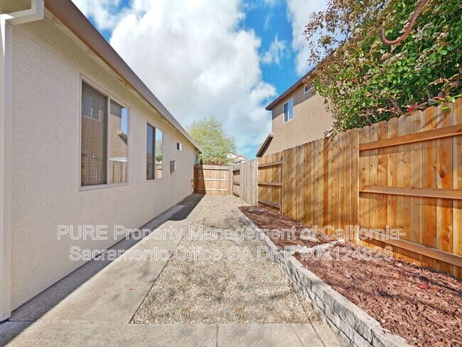 Building Photo - 1732 Bamboo St