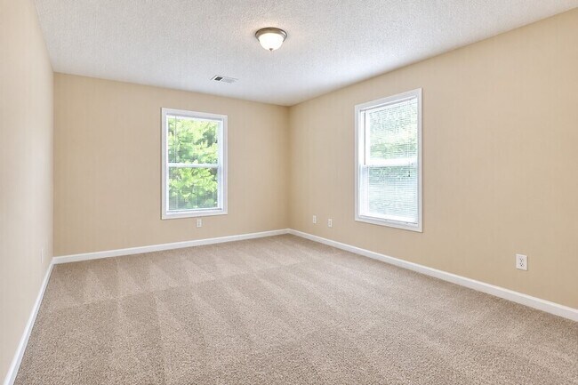 Building Photo - 7065 Blairs View Dr