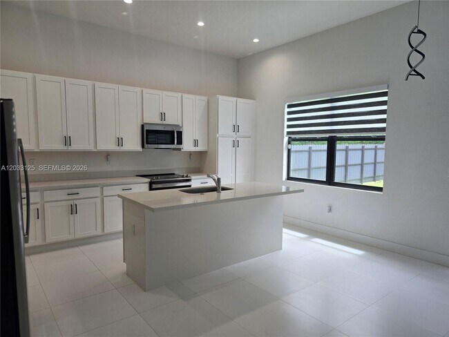 Building Photo - 19410 SW 124th Ct
