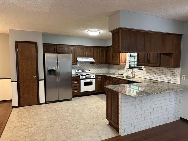 Building Photo - 2147 Loren Cir