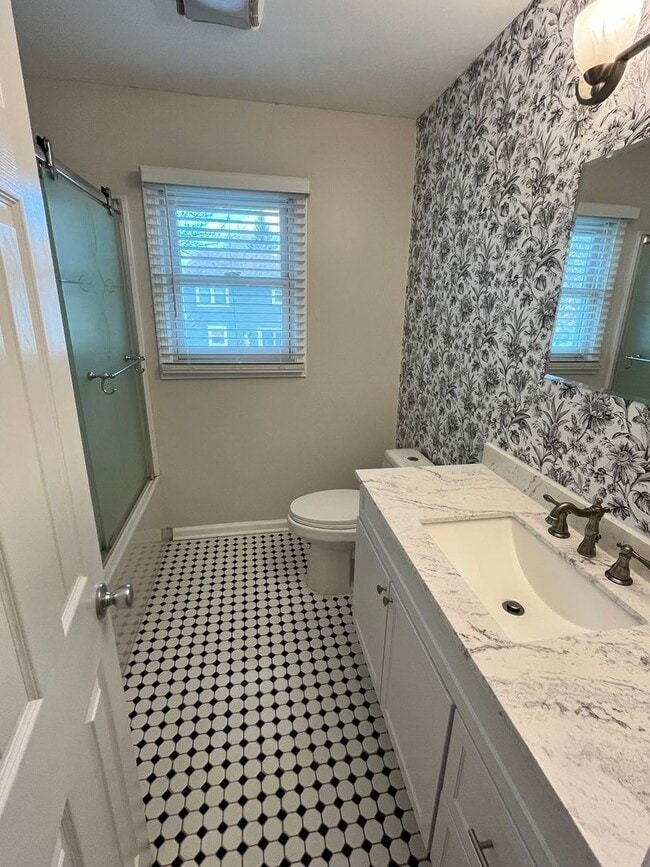 Building Photo - 3 Bedroom Single Family Home in Liverpool