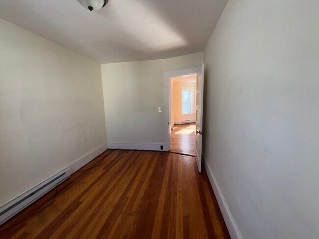 Building Photo - 68 Laurel St