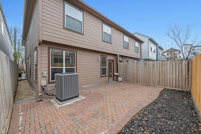 Building Photo - 5228 Larkin St