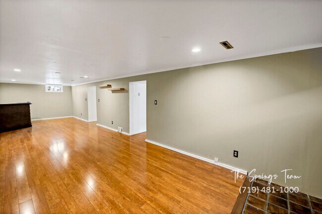 Building Photo - CUTE 3BD RANCHER WITH CHARACTER IN CENTRAL COLORADO SPRINGS - Security Deposit Waiver Available