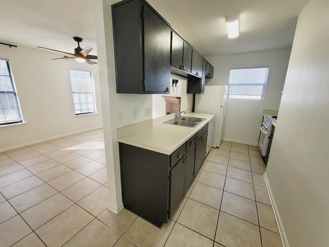 Building Photo - 2104 Victory Garden Ln