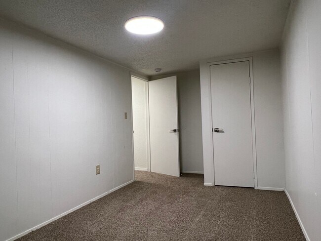 Building Photo - Cute newly remodeled 2 bed 1 bath home on ...