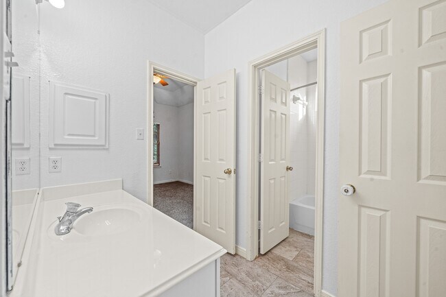 Building Photo - 4815 Plum Forest Rd