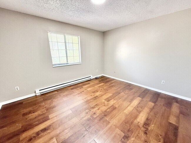 Building Photo - 37 Royal Crest Dr