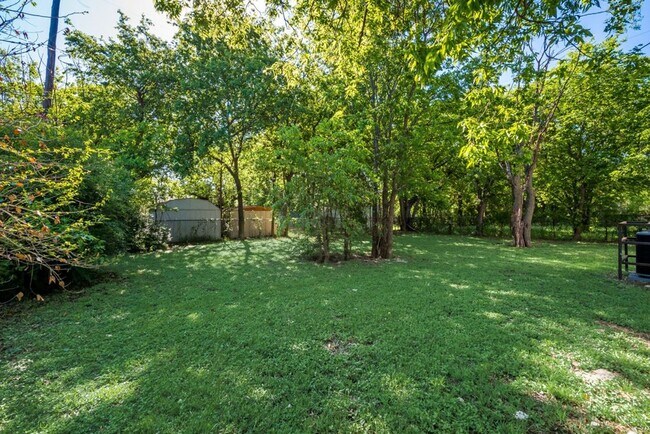 Building Photo - Freshly renovated!!! 3 Bed 1 Bath 1040 sqf...