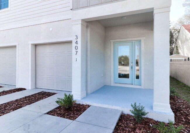 Building Photo - Spacious Two-Story East Tampa Rental Near Parks, Downtown and Major Highways