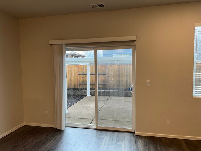 Building Photo - Newer 4 bedroom 2.5 bathroom house! AVAILA...