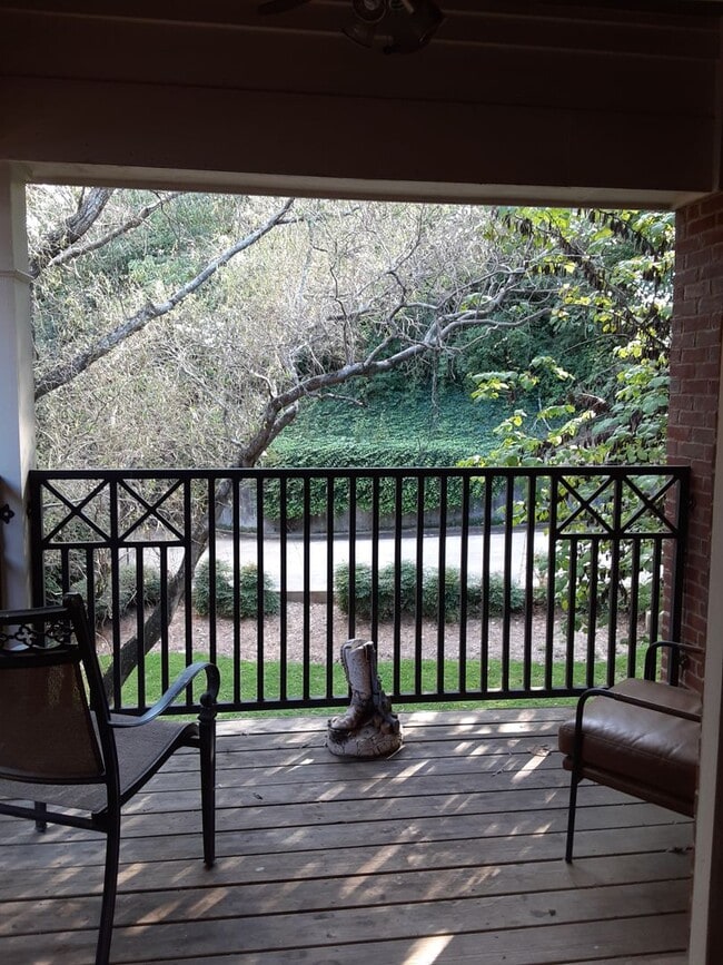 Building Photo - 3 BD/3.5 BR Fully Furnished