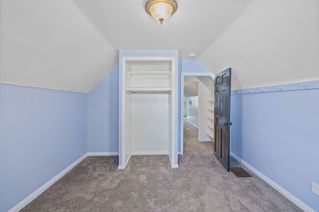 Building Photo - ANDERSON- Charming 4 bedroom 2 bath with f...