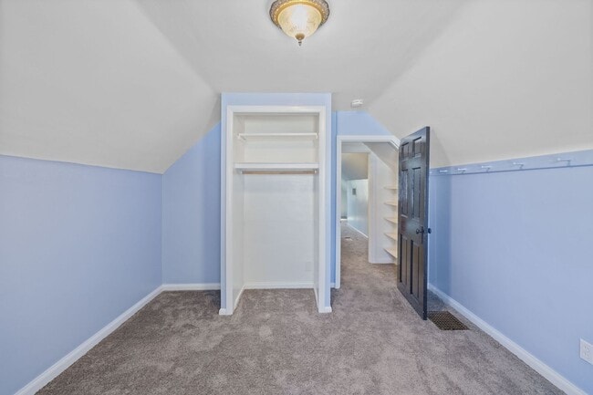 Building Photo - ANDERSON- Charming 4 bedroom 2 bath with fenced backyard