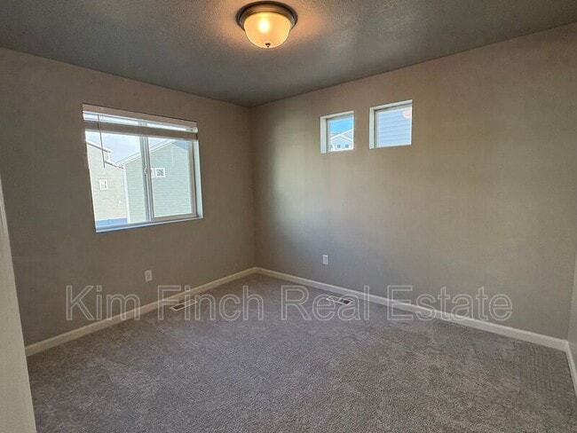 Building Photo - 56 E Portico Ln