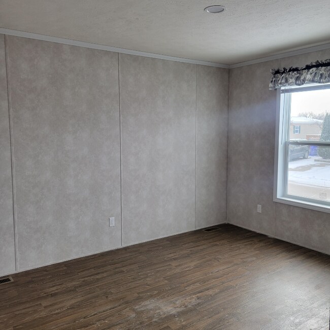 Building Photo - 209 Golfview Ct