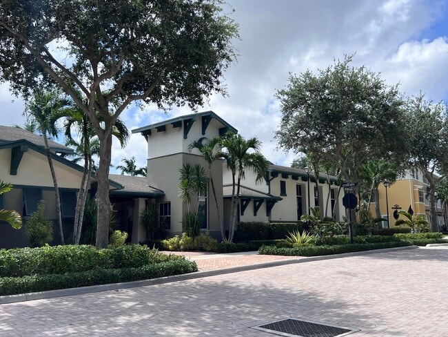Building Photo - 540 Amador Ln