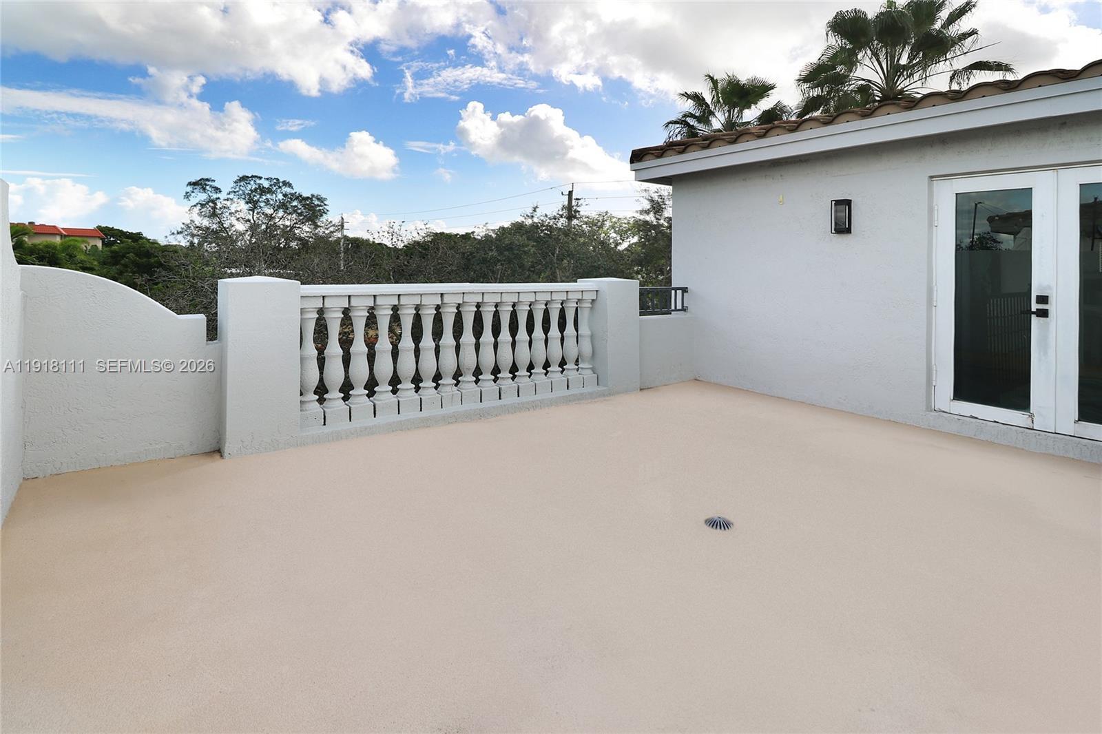 Building Photo - 601 NE 11th Ave