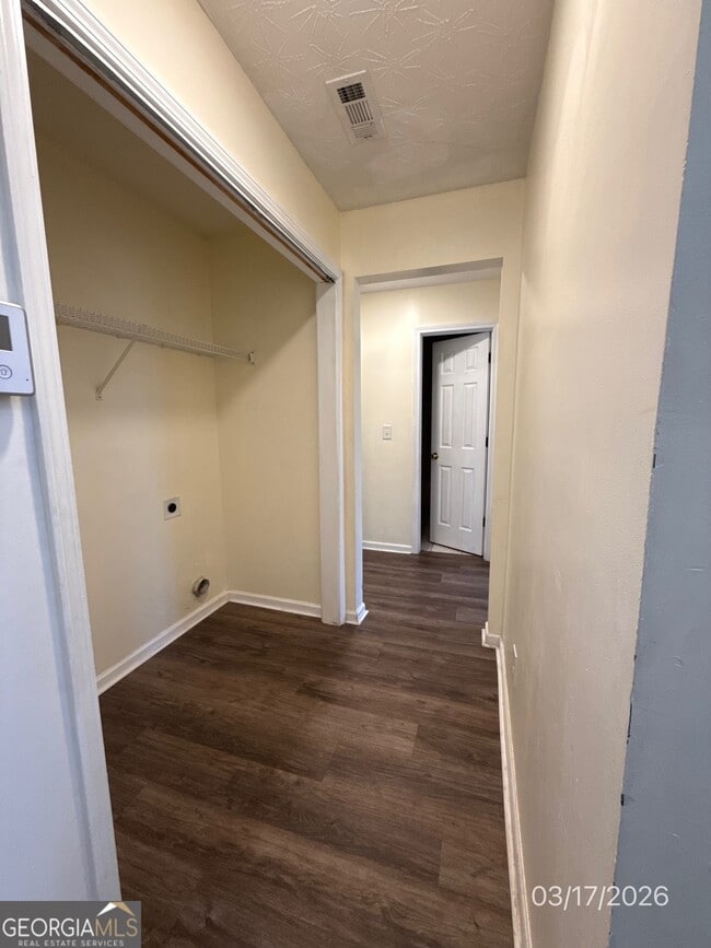 Building Photo - 2021 Gates Ct