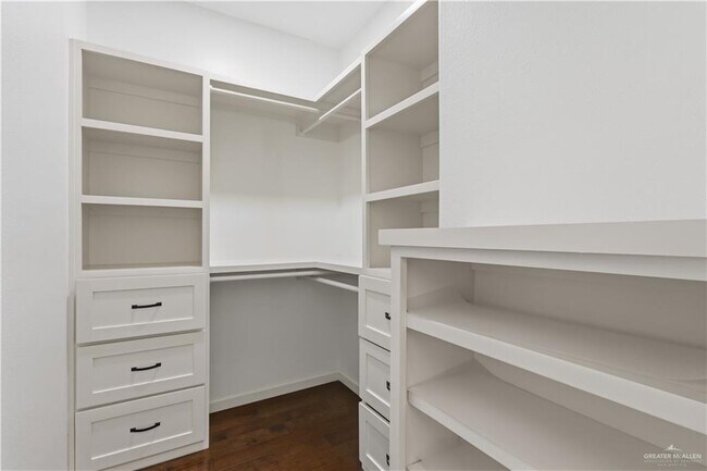 Building Photo - 17 Melanie Dr