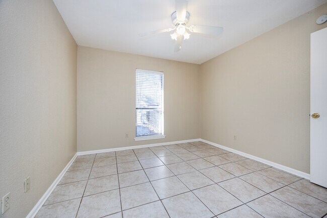 Building Photo - 7315 Foxside Ln