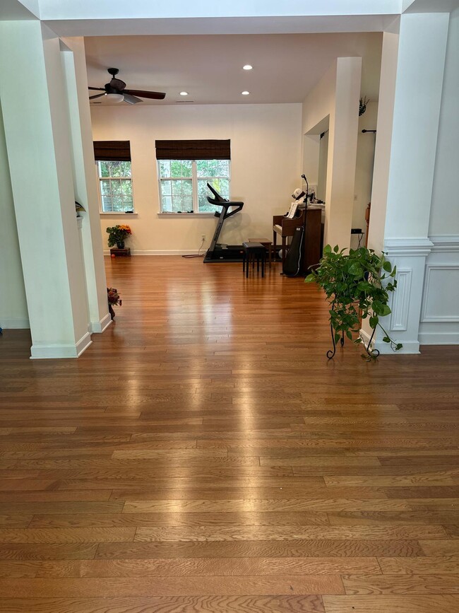 Building Photo - 10110 Paxton Run Rd