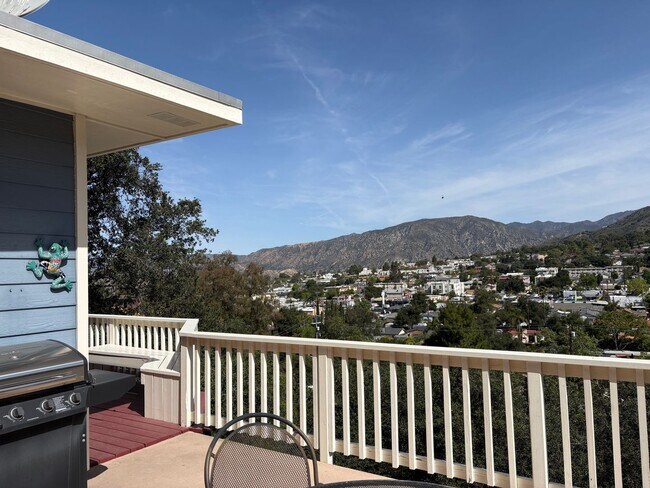 Building Photo - Views! Enchanting 2+1 Artists Retreat Nestled in Tujunga Hillsides