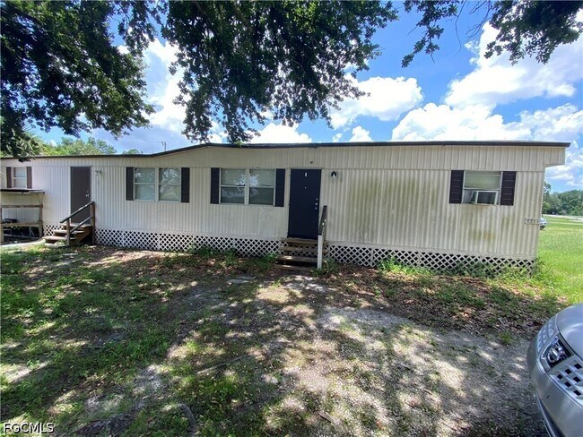 Building Photo - 2211 Cantor Ln