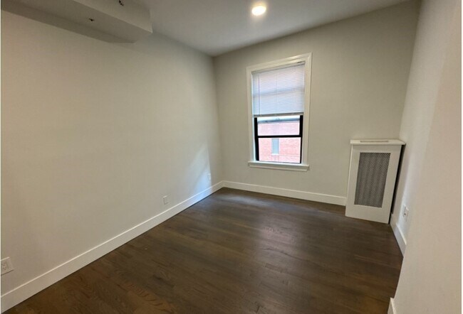 Building Photo - 270 Newbury St