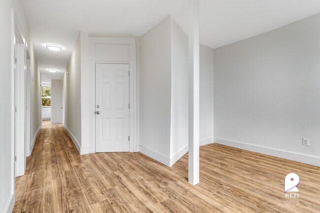 Building Photo - 737 E 219th St